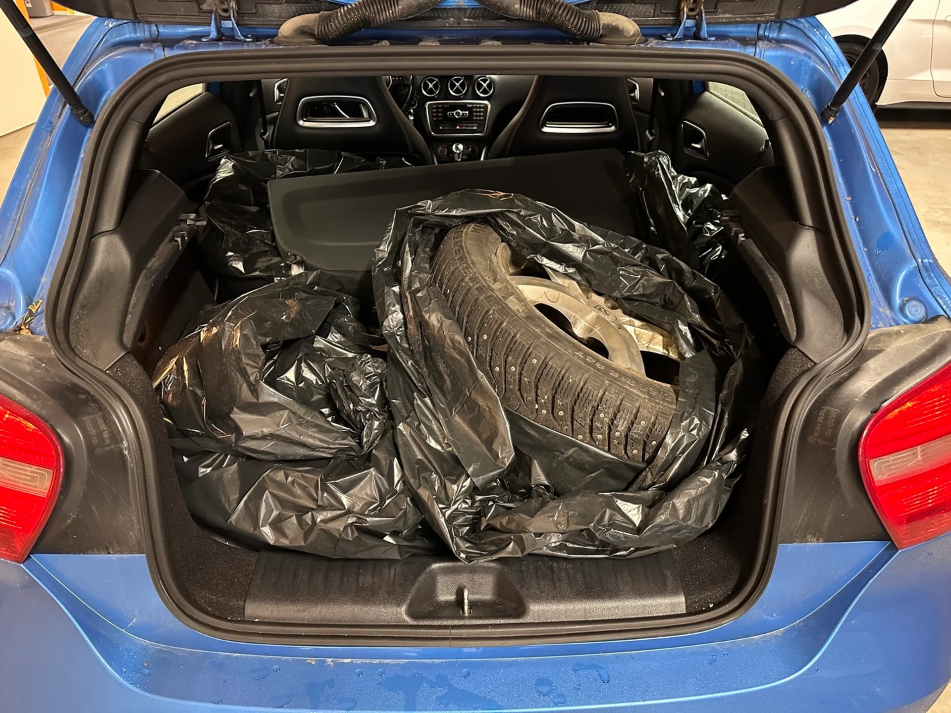 Car Image - 1sH0MueUEmSr3McGkK8VD2