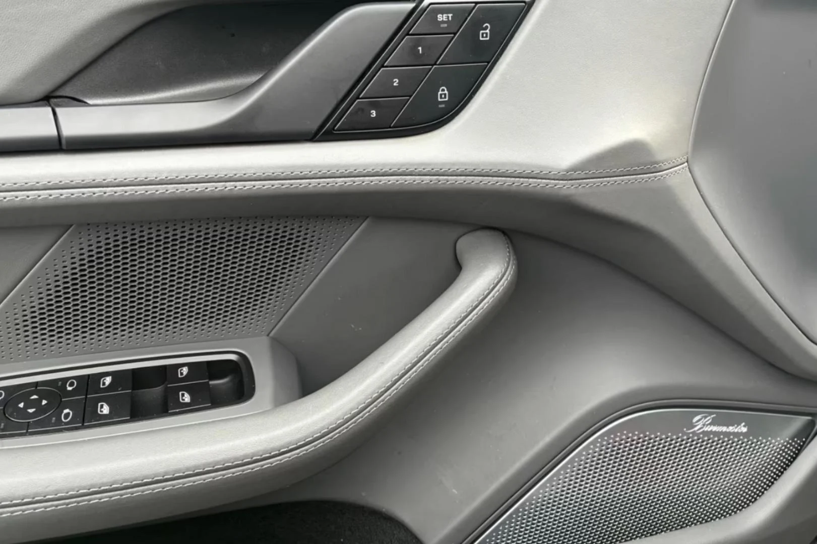 Car Image - 2EeVYwGUDxPIWiucGa8PGi