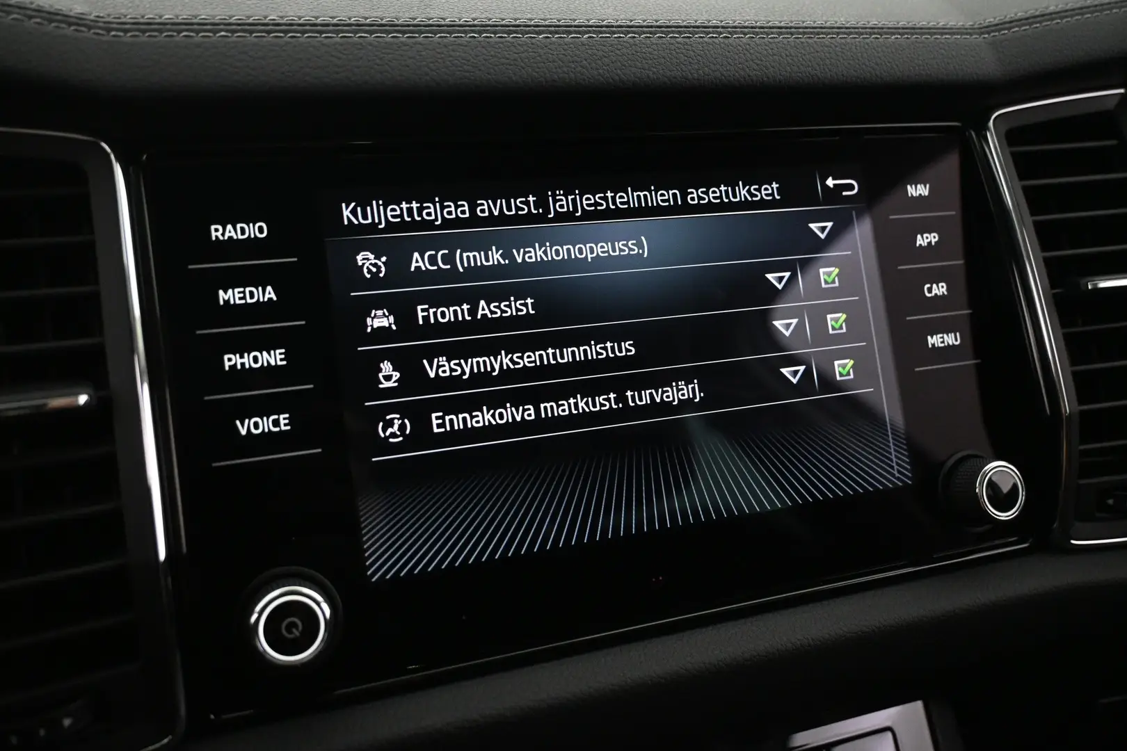 Car Image - 4LuozmvvtmWl5uv7Nd94Iz