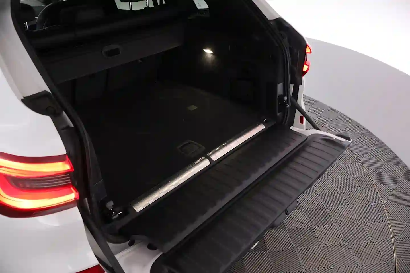 Car Image - 41DpKhKT2C0fRKmlbE1tGA