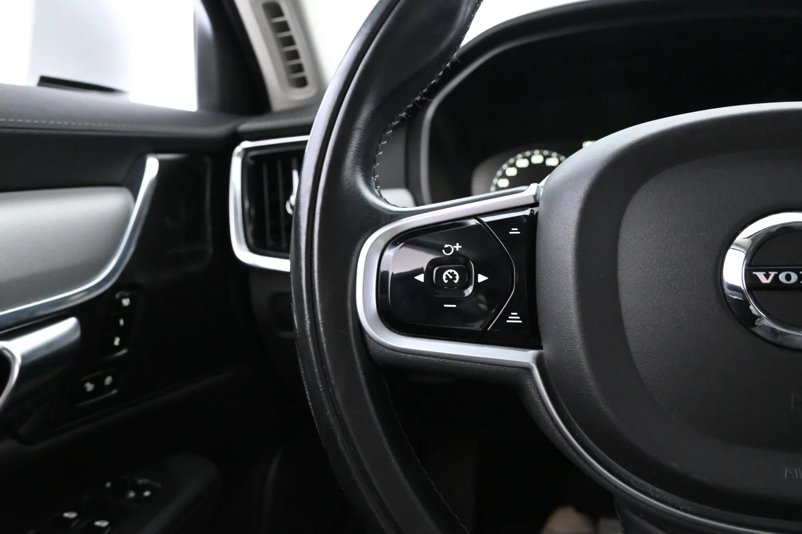 Car Image - 6i4fL7z3DFPcYa2eGl2hLb