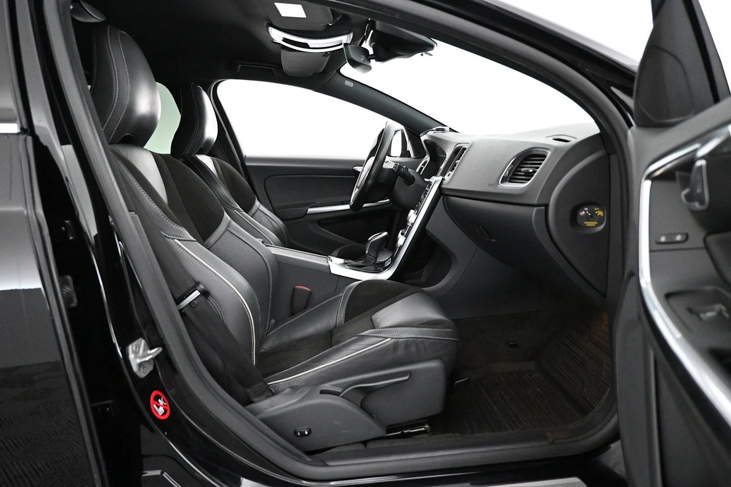 Car Image - 2a6RrzRoW0Datr04OZx5hr