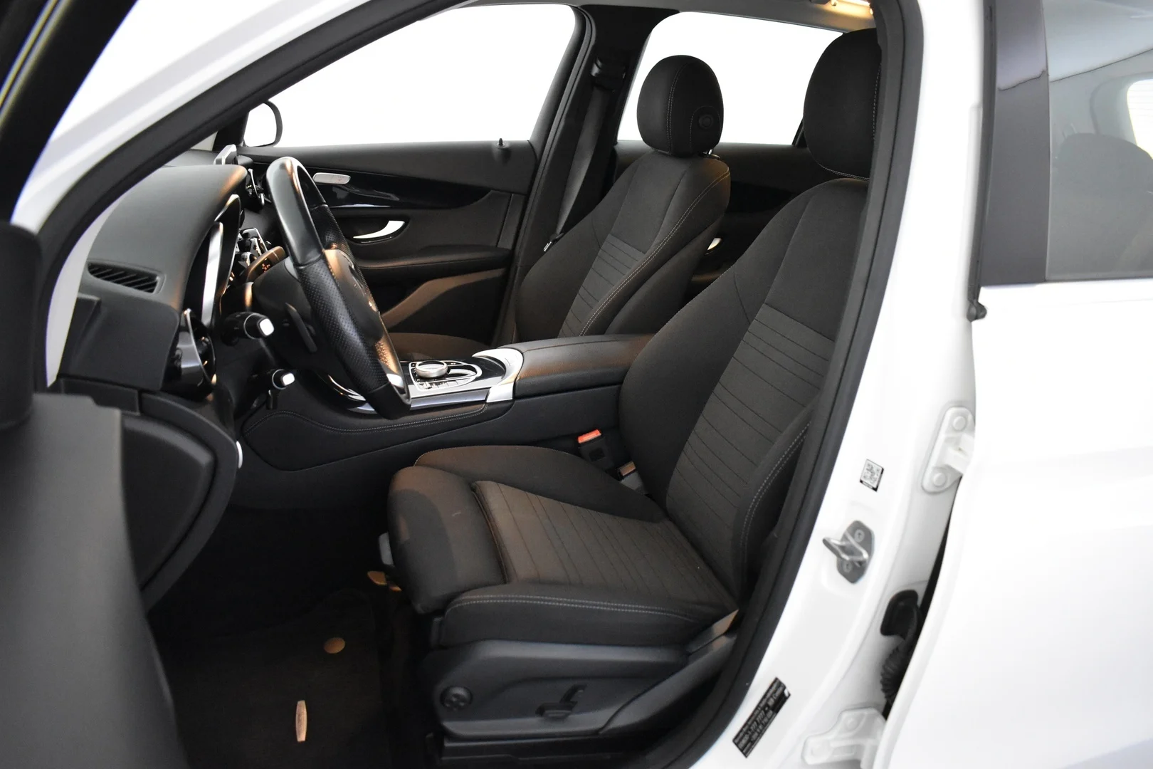 Car Image - g46bAwuS3czKpXLLlibKB
