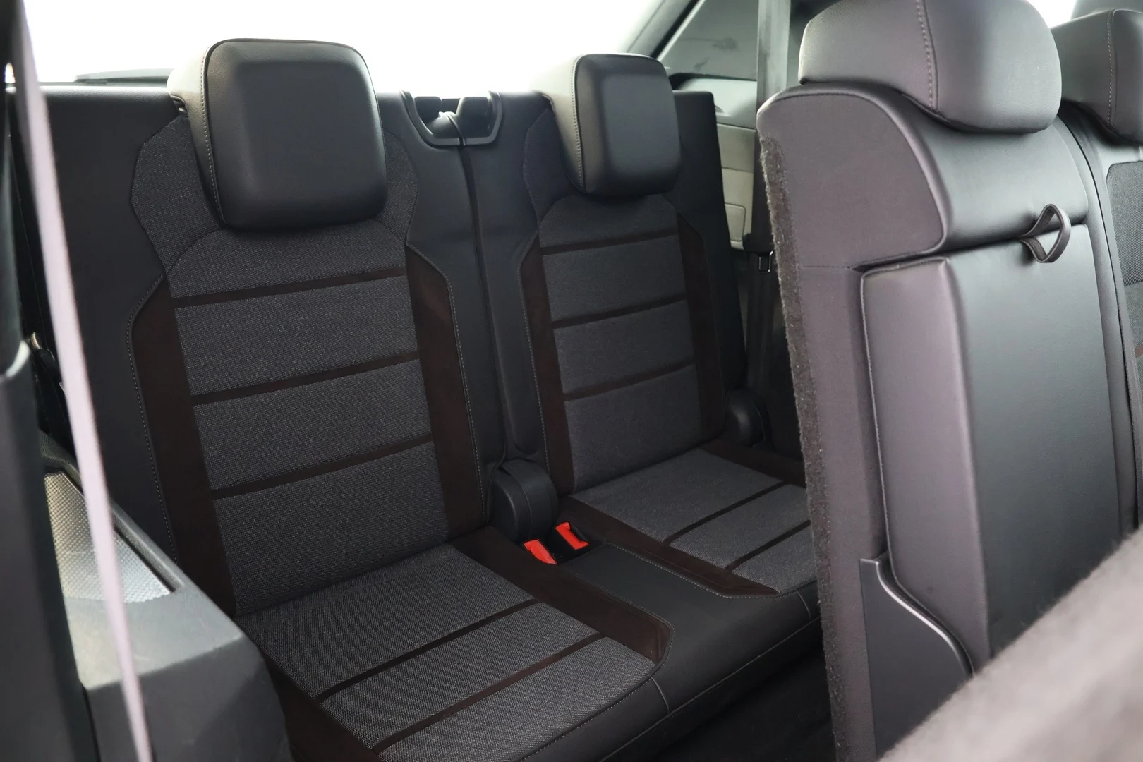 Car Image - 5onPcGBnyu9V8yTneK5Kfr
