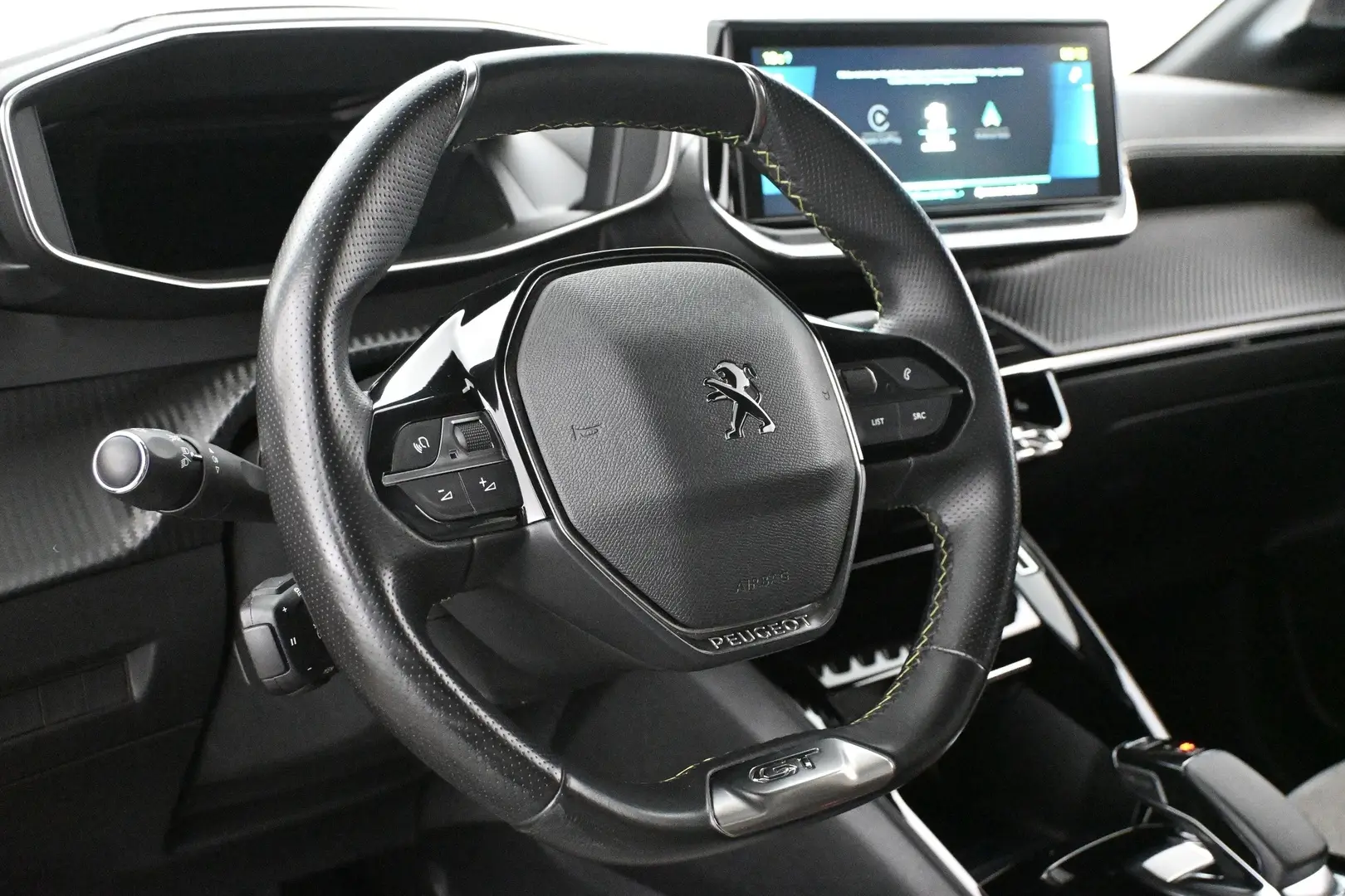 Car Image - Oyx9WXkBsVN8caE55q28K