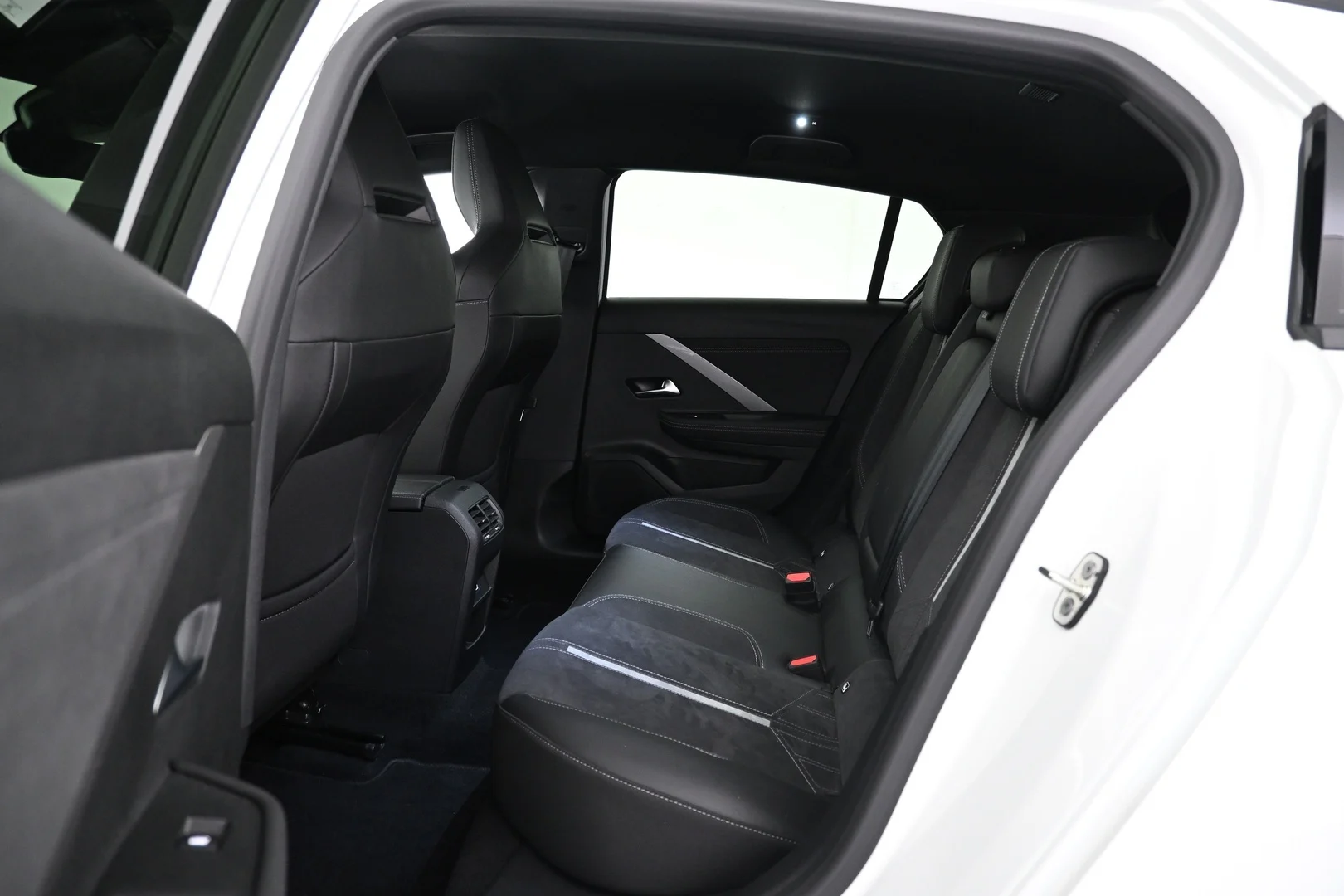Car Image - ZzA29Sq9YYtjONGSctIL0