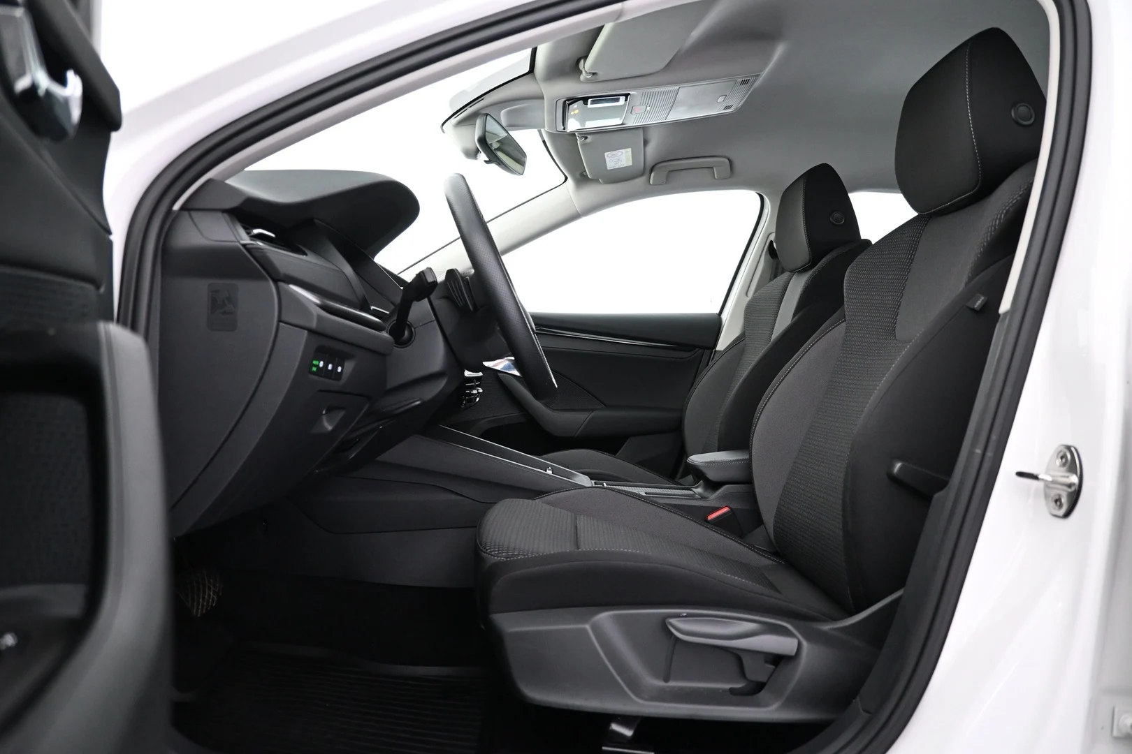 Car Image - 27QLpVgTLNc9ZaSGmzg4g4