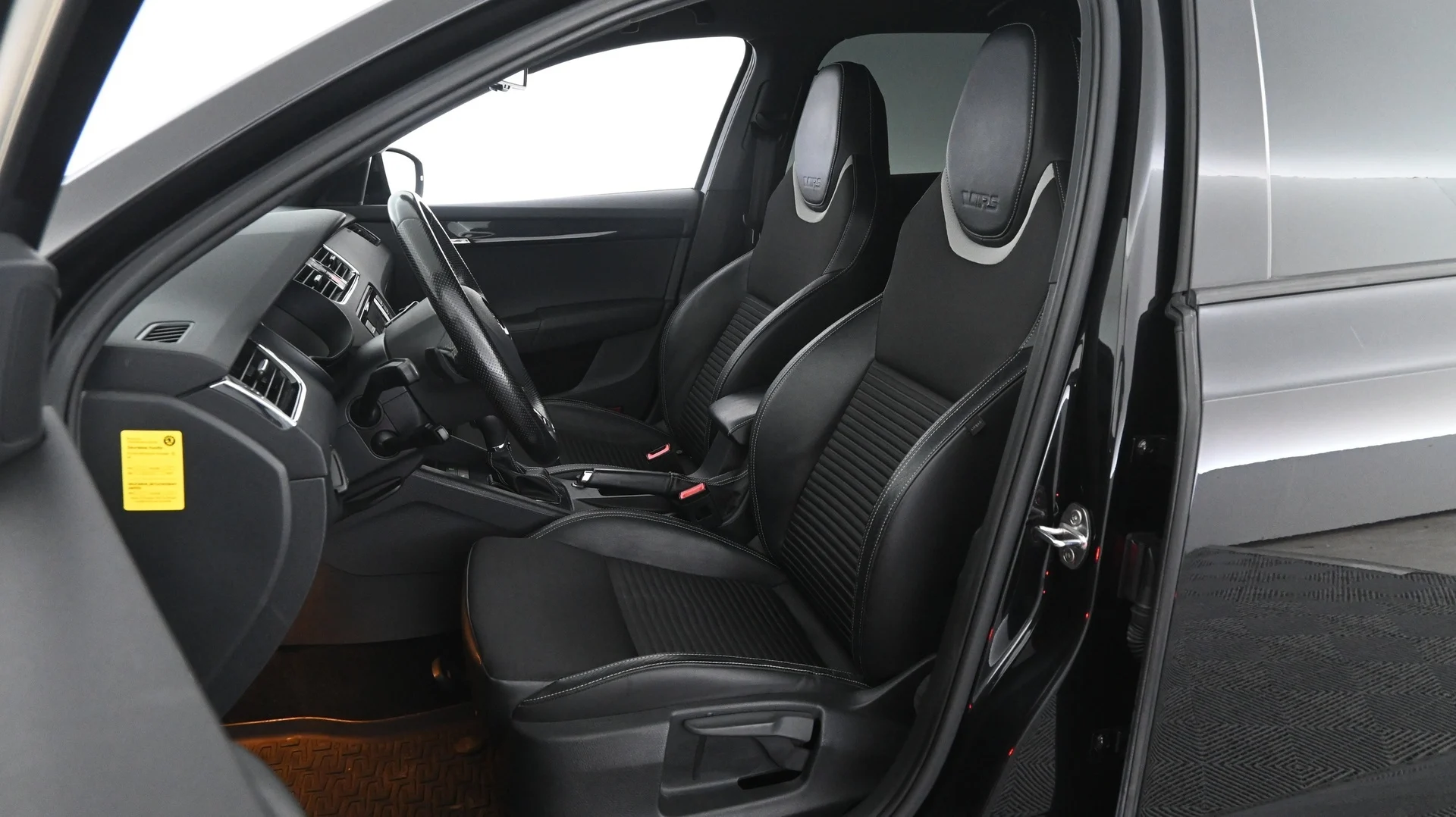 Car Image - 6RiAe7ybm7K2IzxxvSXN7u