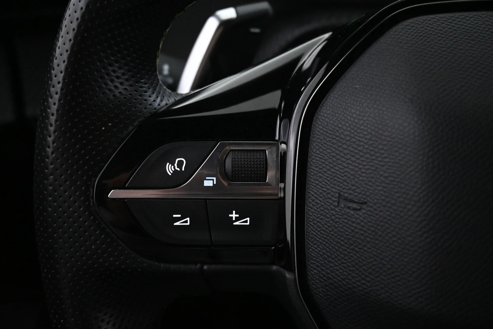 Car Image - 6nGDwD6hiIFQm0XAVuO73X