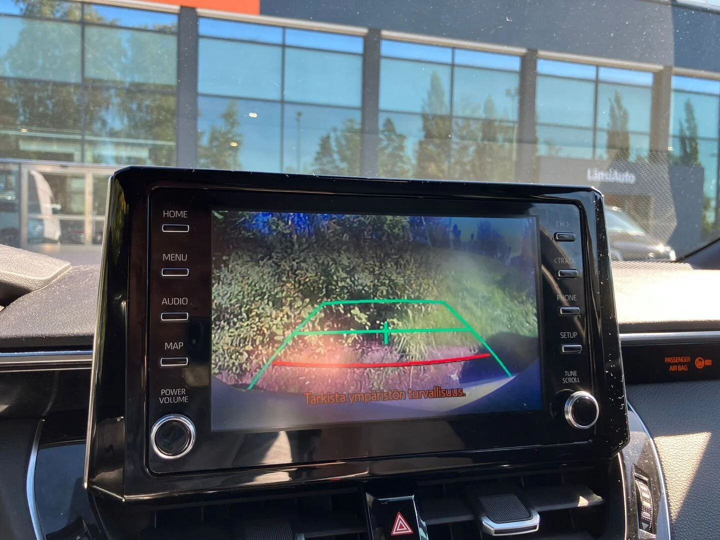 Car Image - f3045PtGpxiv8nWcXluig
