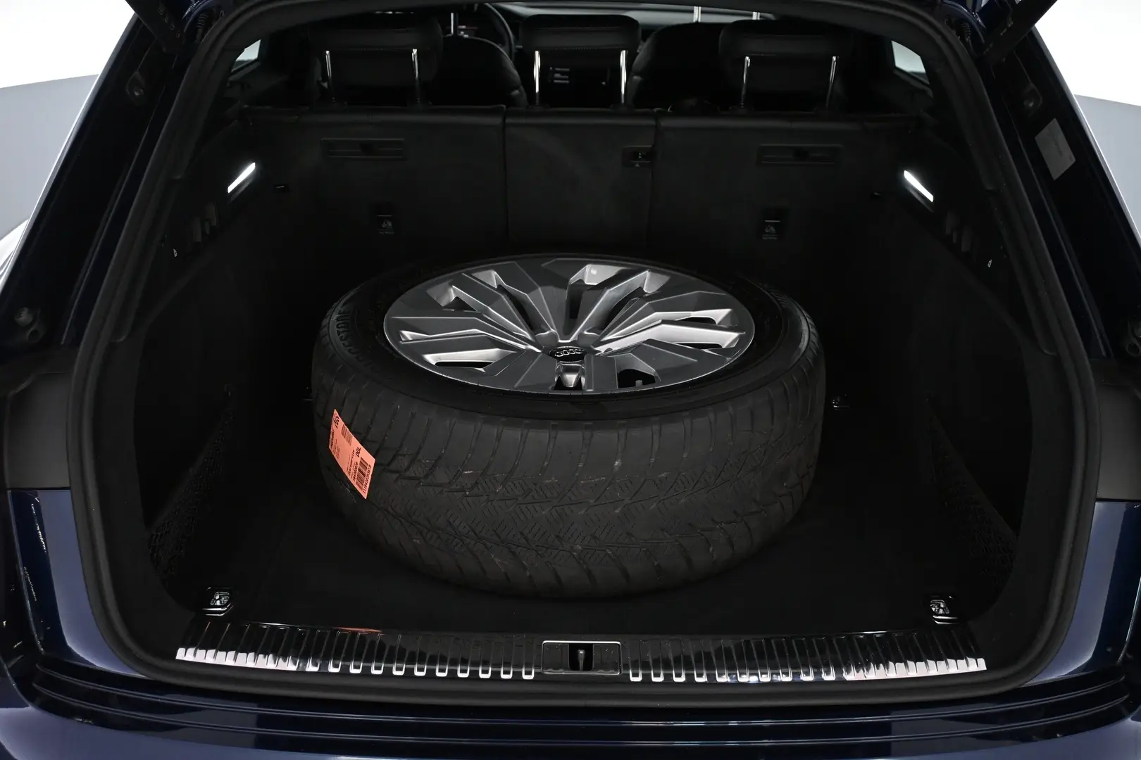 Car Image - tKKS5jwDeA3k77Ww1semz