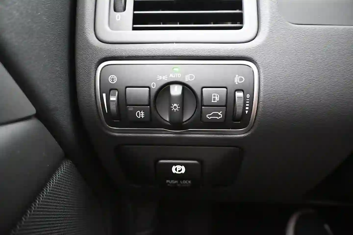 Car Image - 4V5BQhhqlZq6hvGB2rKl1I