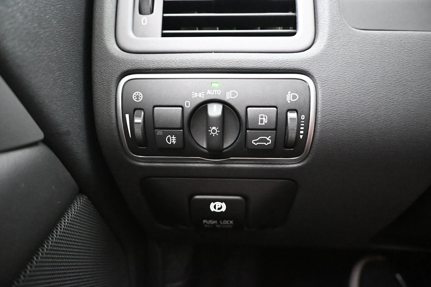 Car Image - 4V5BQhhqlZq6hvGB2rKl1I