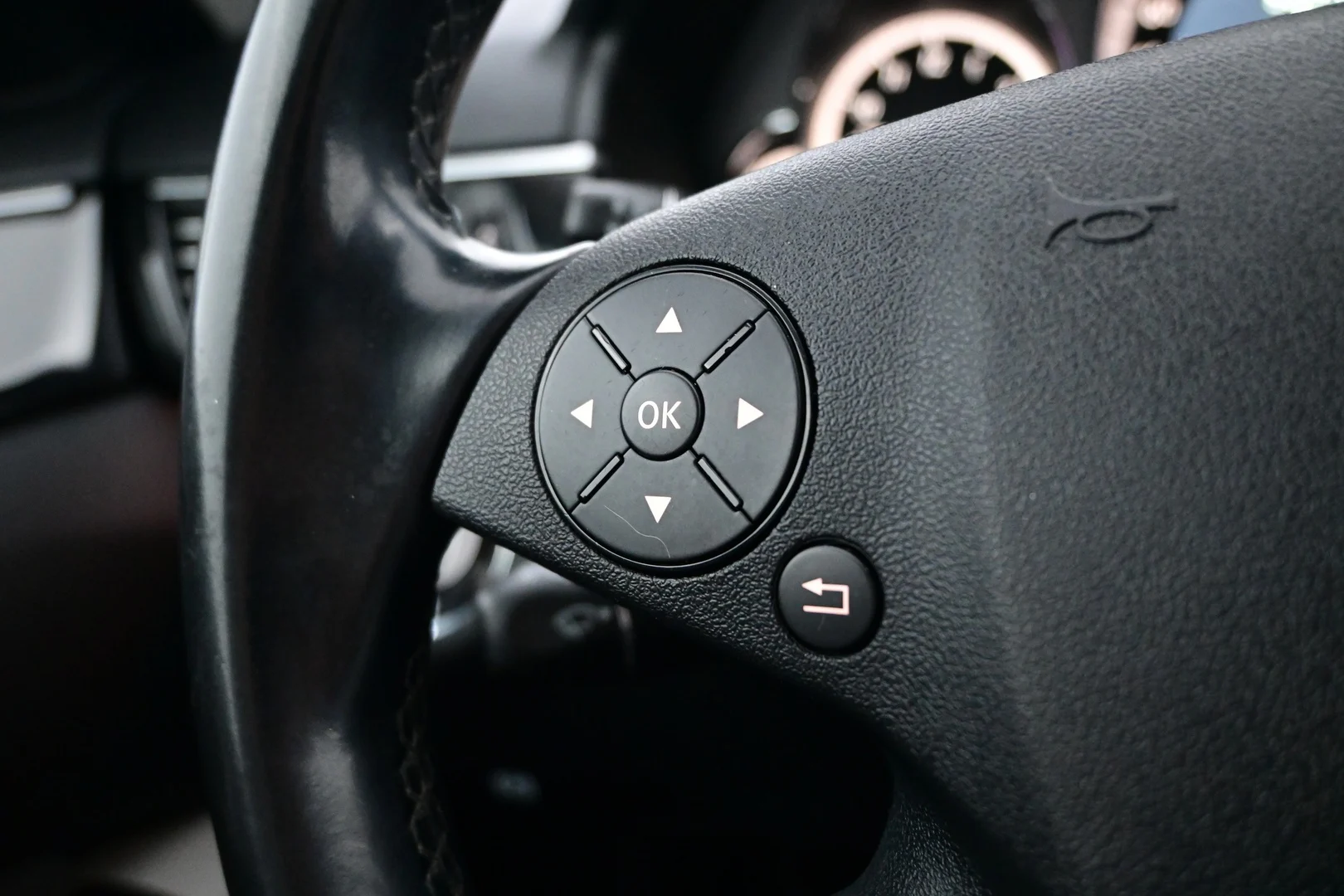 Car Image - VvFHSVqbiqK1OtuMMyfzX