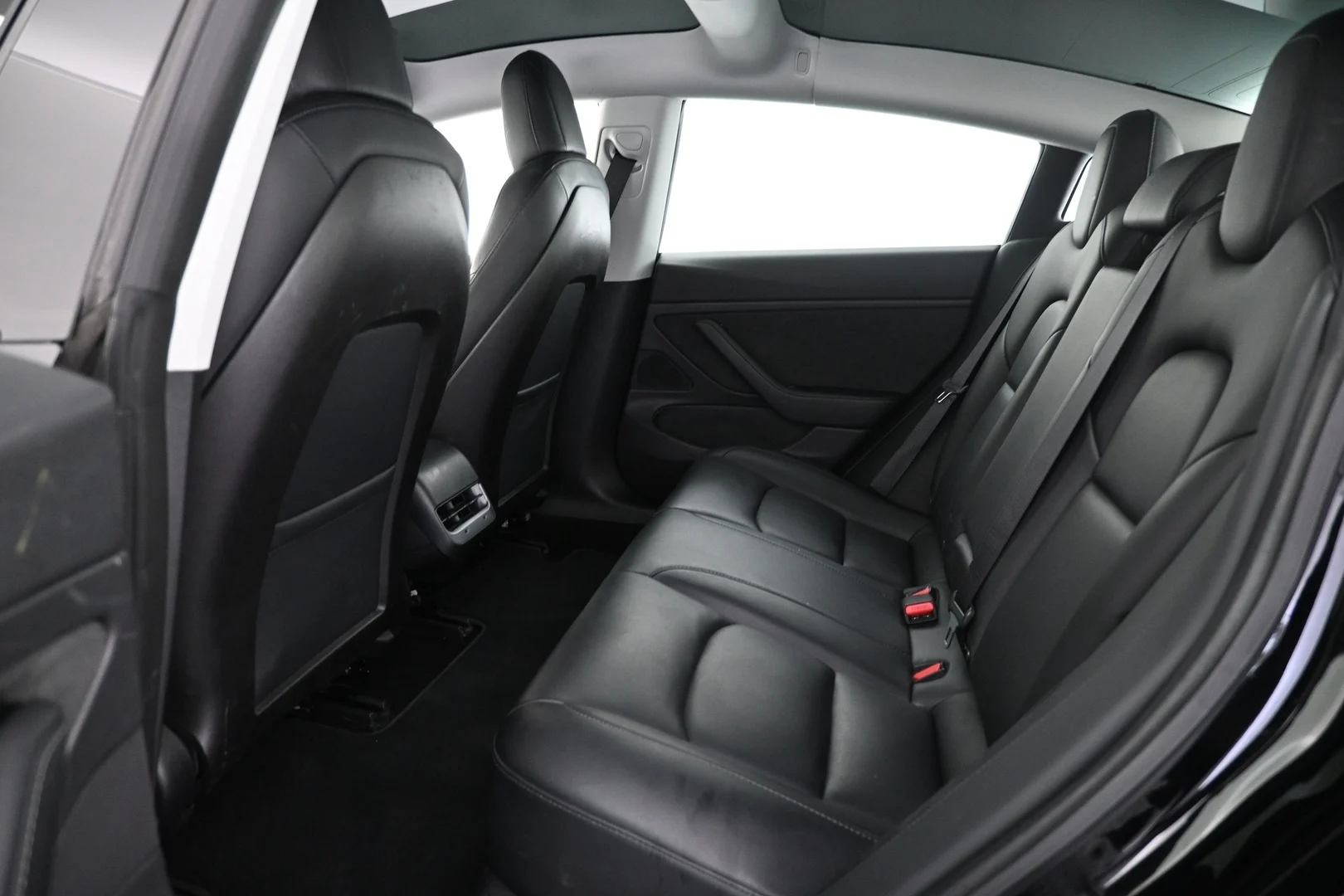 Car Image - 4xH3UEEFbiyShmF2sI12MD