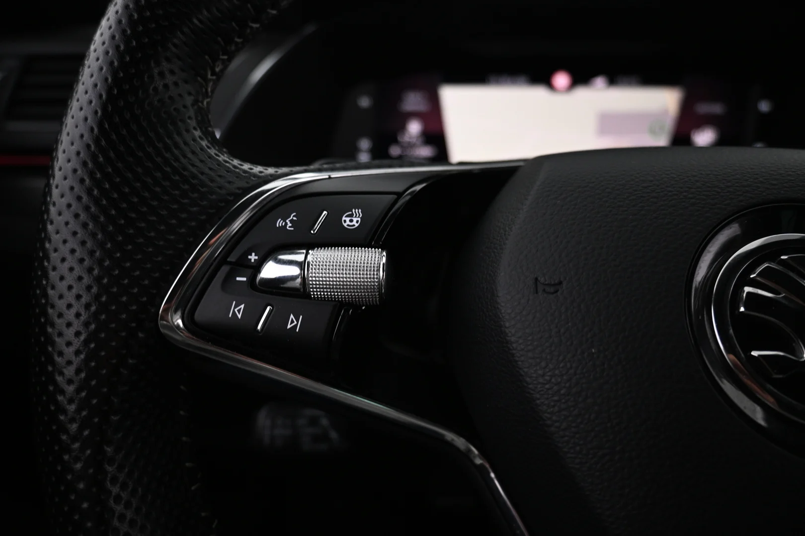 Car Image - 2SWNjKUkrSPWZoLmkWq3ke