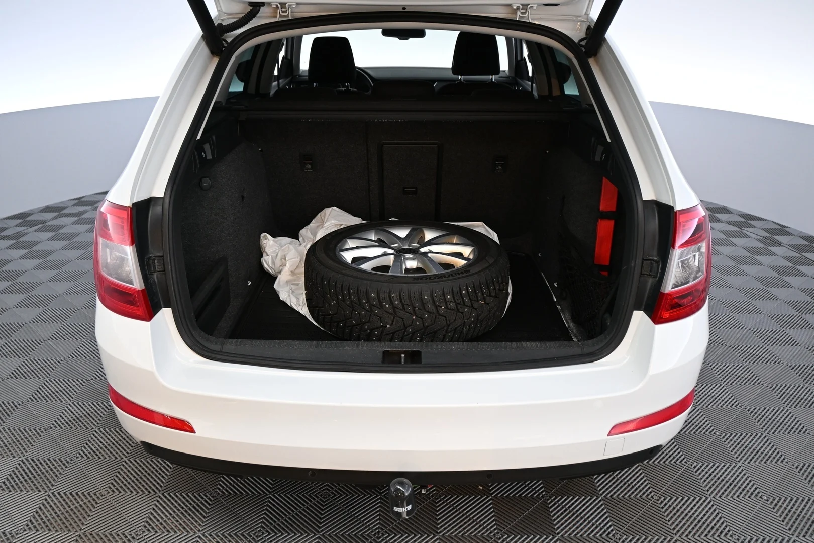 Car Image - 7L1sp9m9TnY8U71oJalGuT