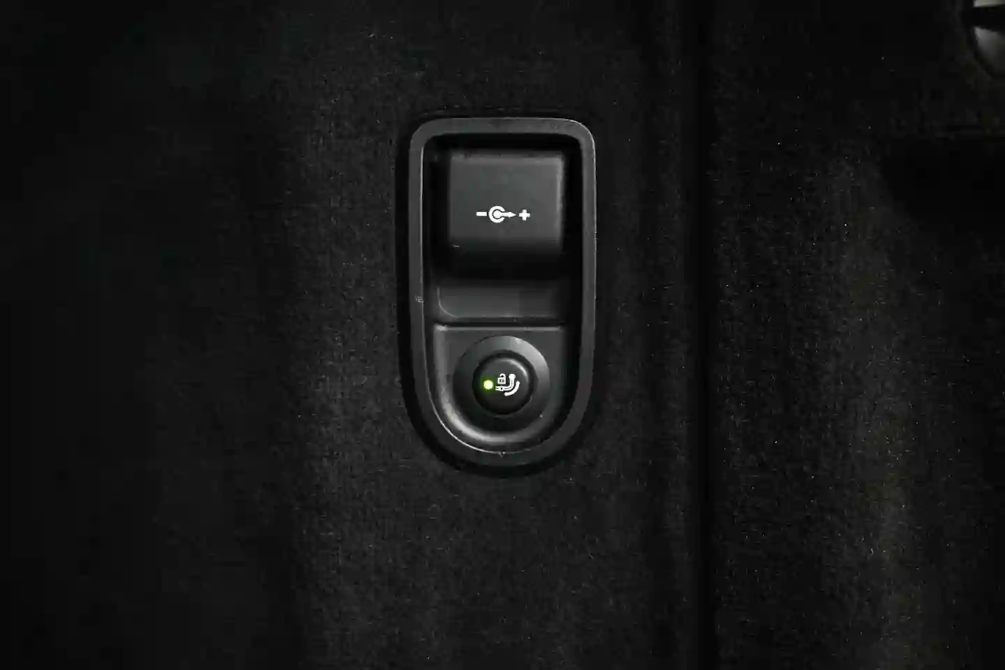Car Image - 2o1gCc1g2a1InX1EMw4ngK