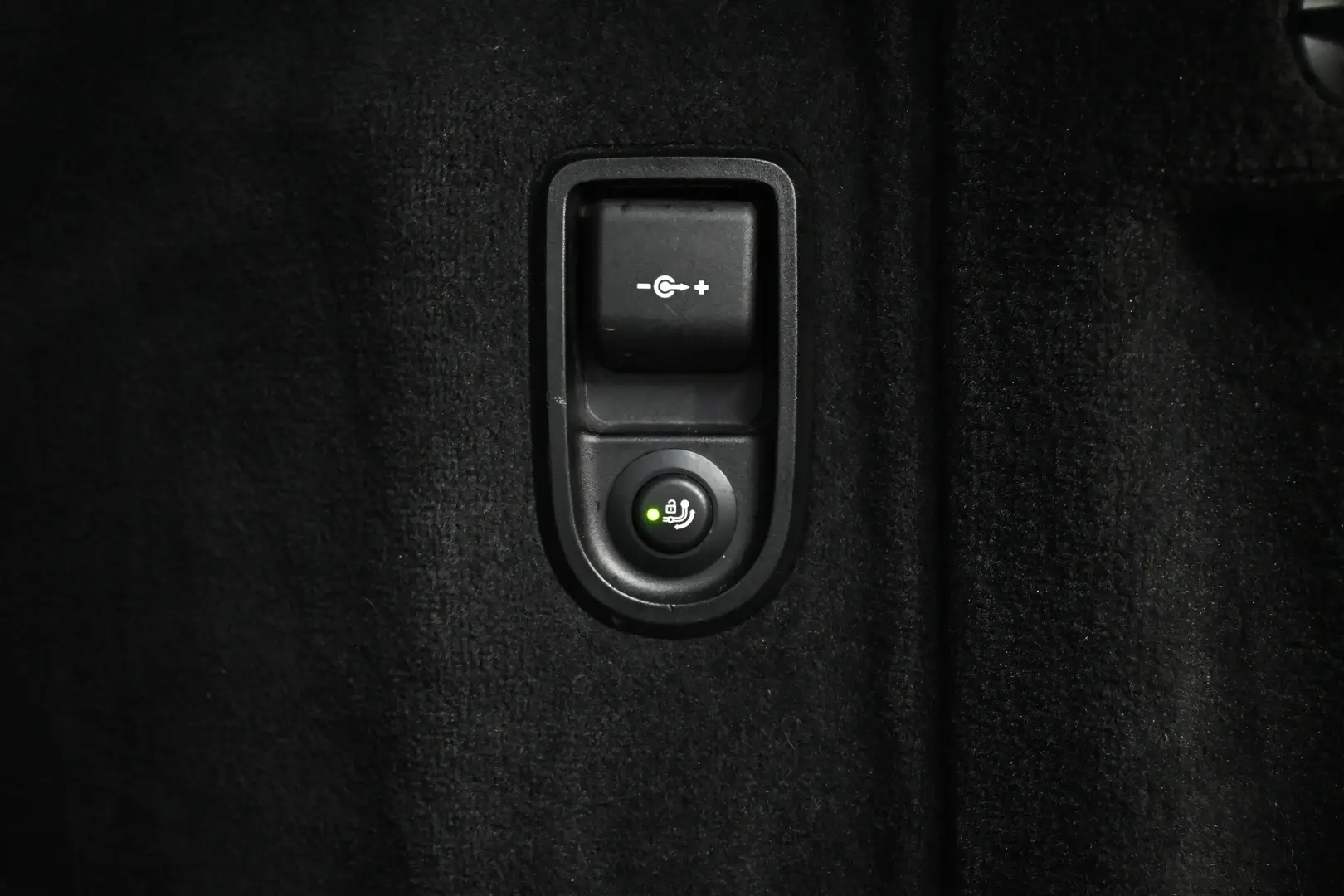 Car Image - 2o1gCc1g2a1InX1EMw4ngK