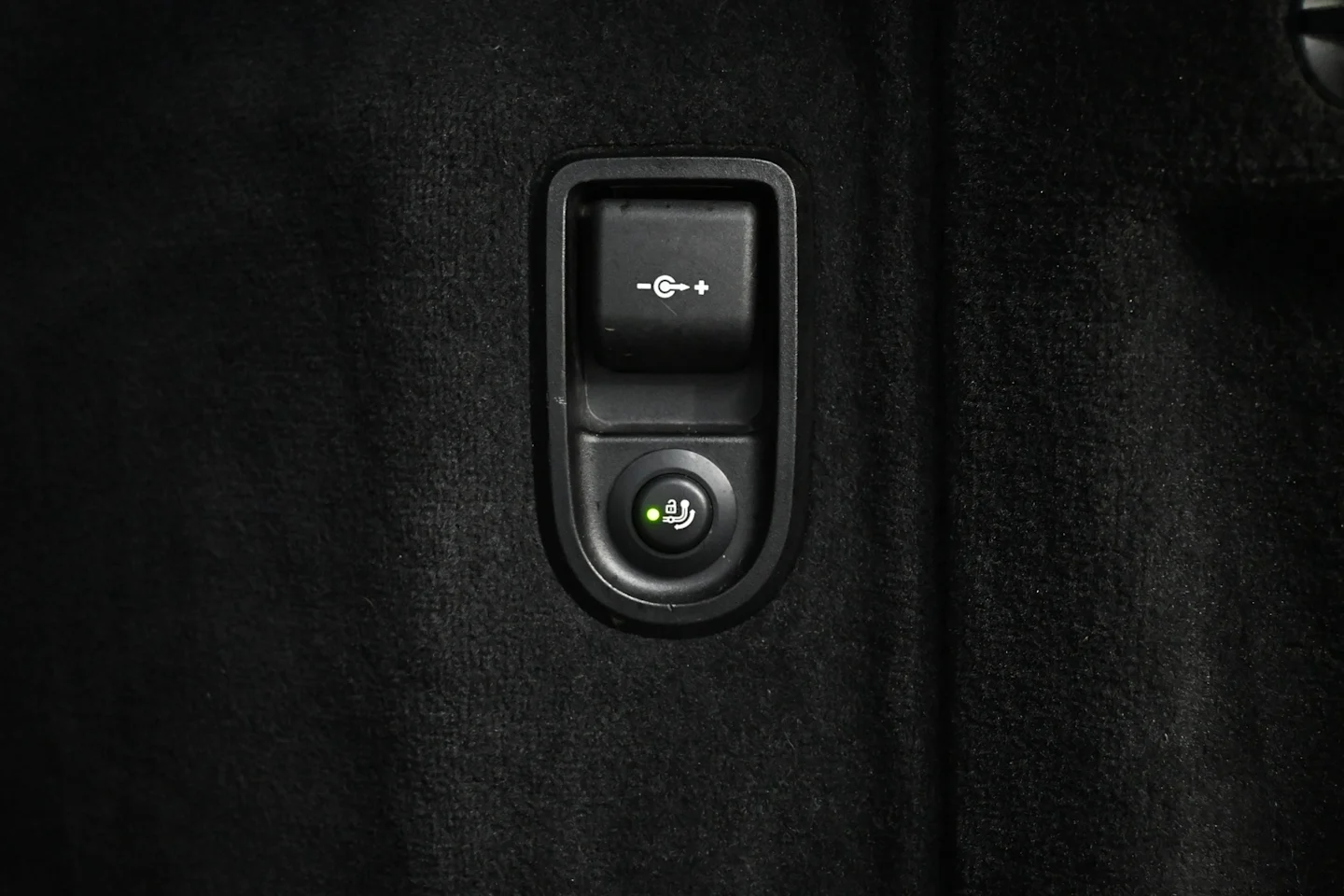Car Image - 2o1gCc1g2a1InX1EMw4ngK