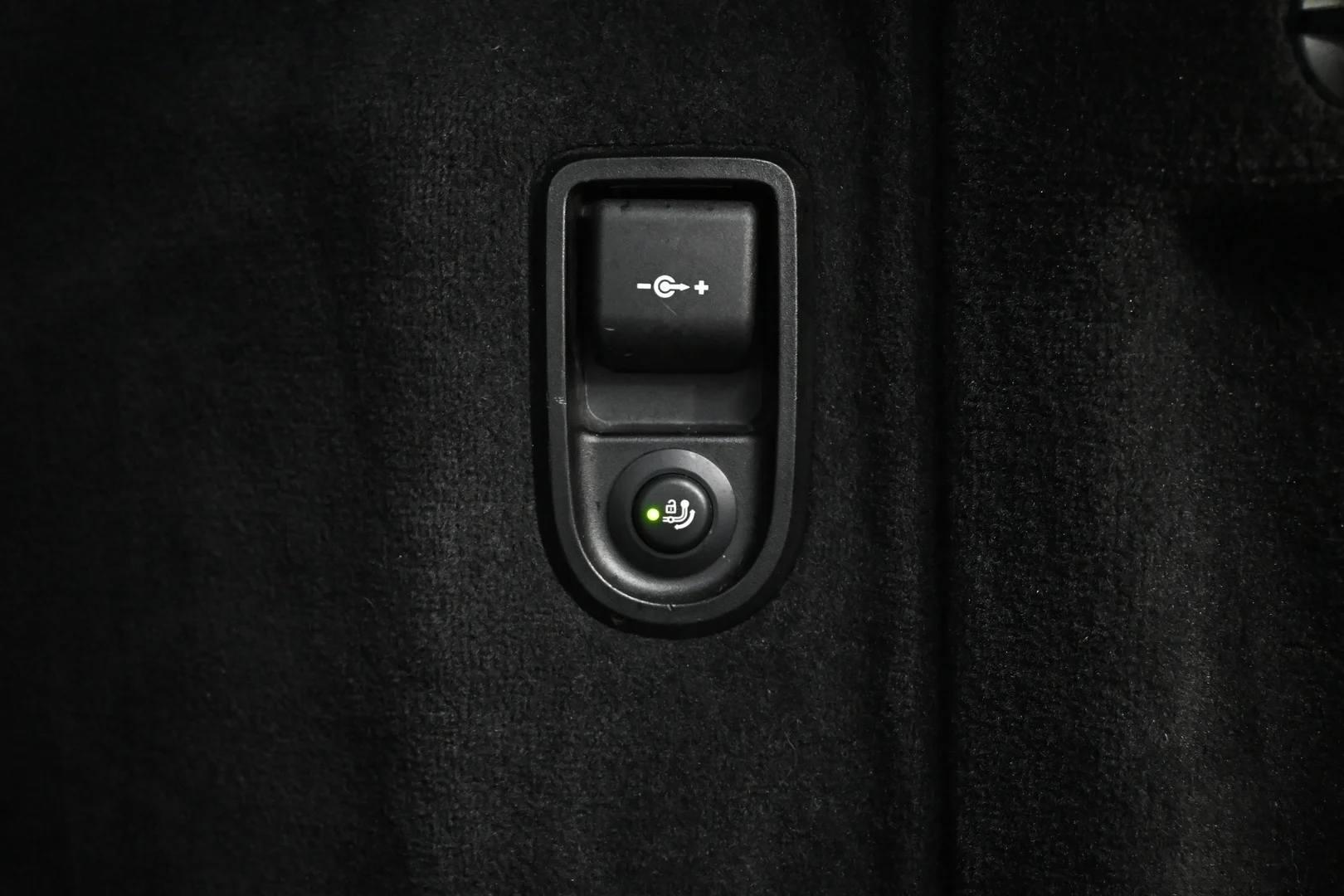 Car Image - 2o1gCc1g2a1InX1EMw4ngK