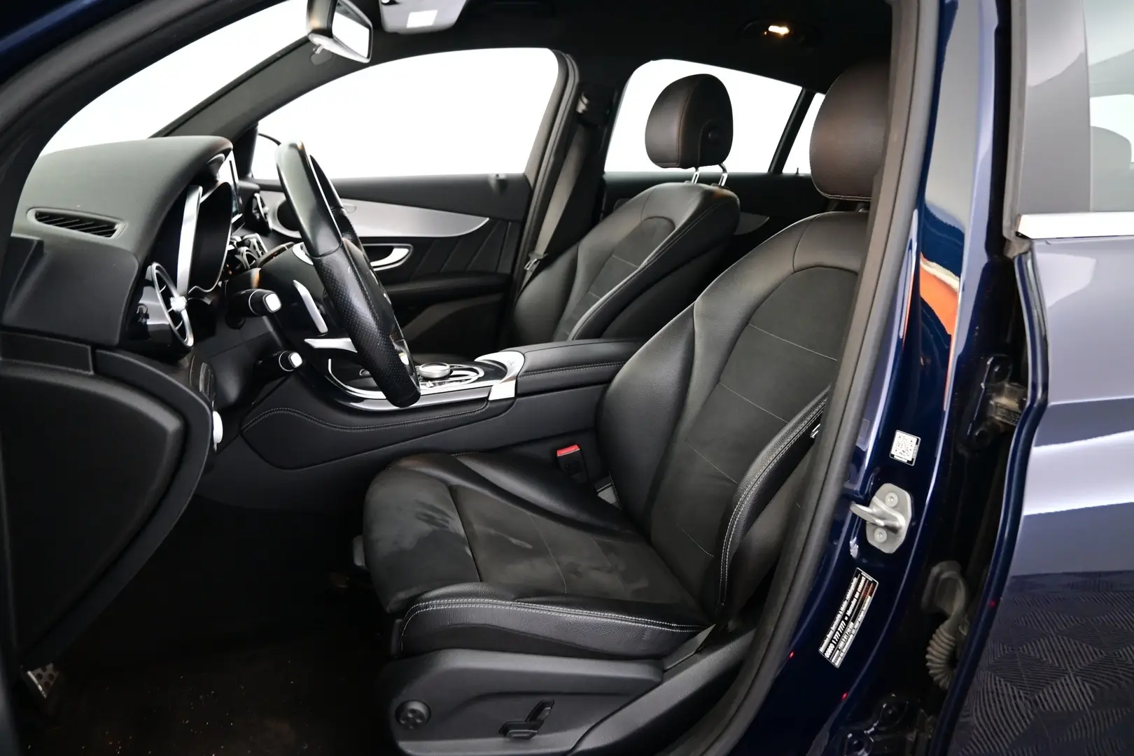 Car Image - 7gIsmEf8VJzSLnhzWmwxeb