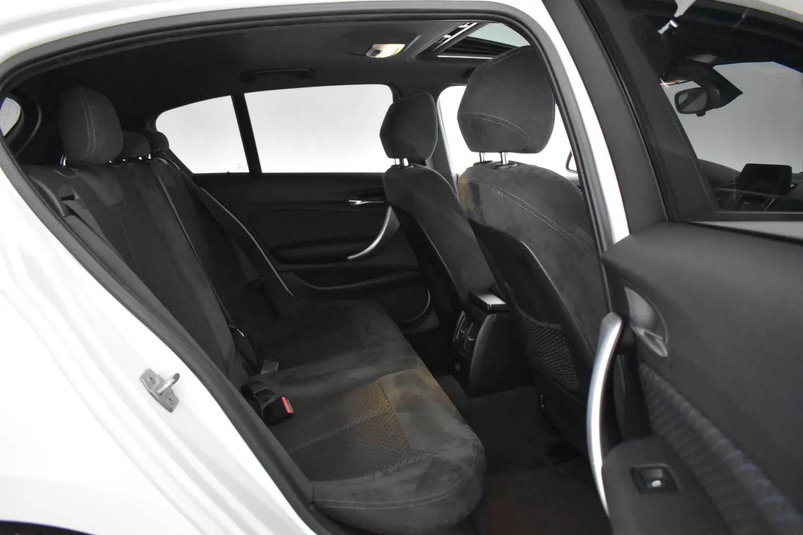 Car Image - 2317BbEbZl5hlPZ2otR4EF