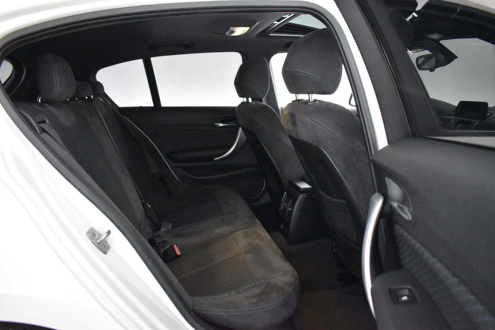 Car Image - 2317BbEbZl5hlPZ2otR4EF