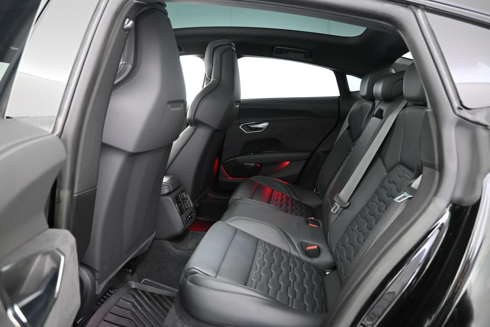 Car Image - 6TfXO8s23ZOYQD9TsxPM8V