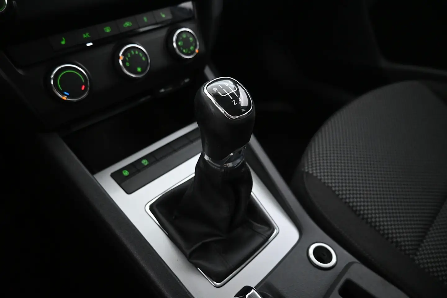 Car Image - 5ArKUb0eBEtdTCjbCAXT1l