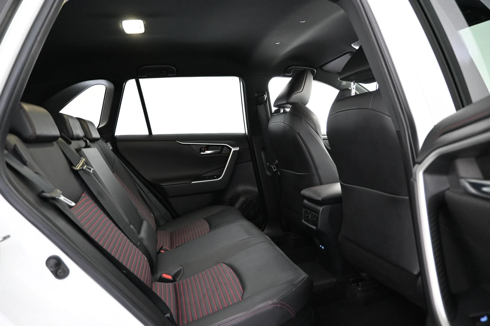 Car Image - 6jFHGJblwe97WWn1fMWNJ7