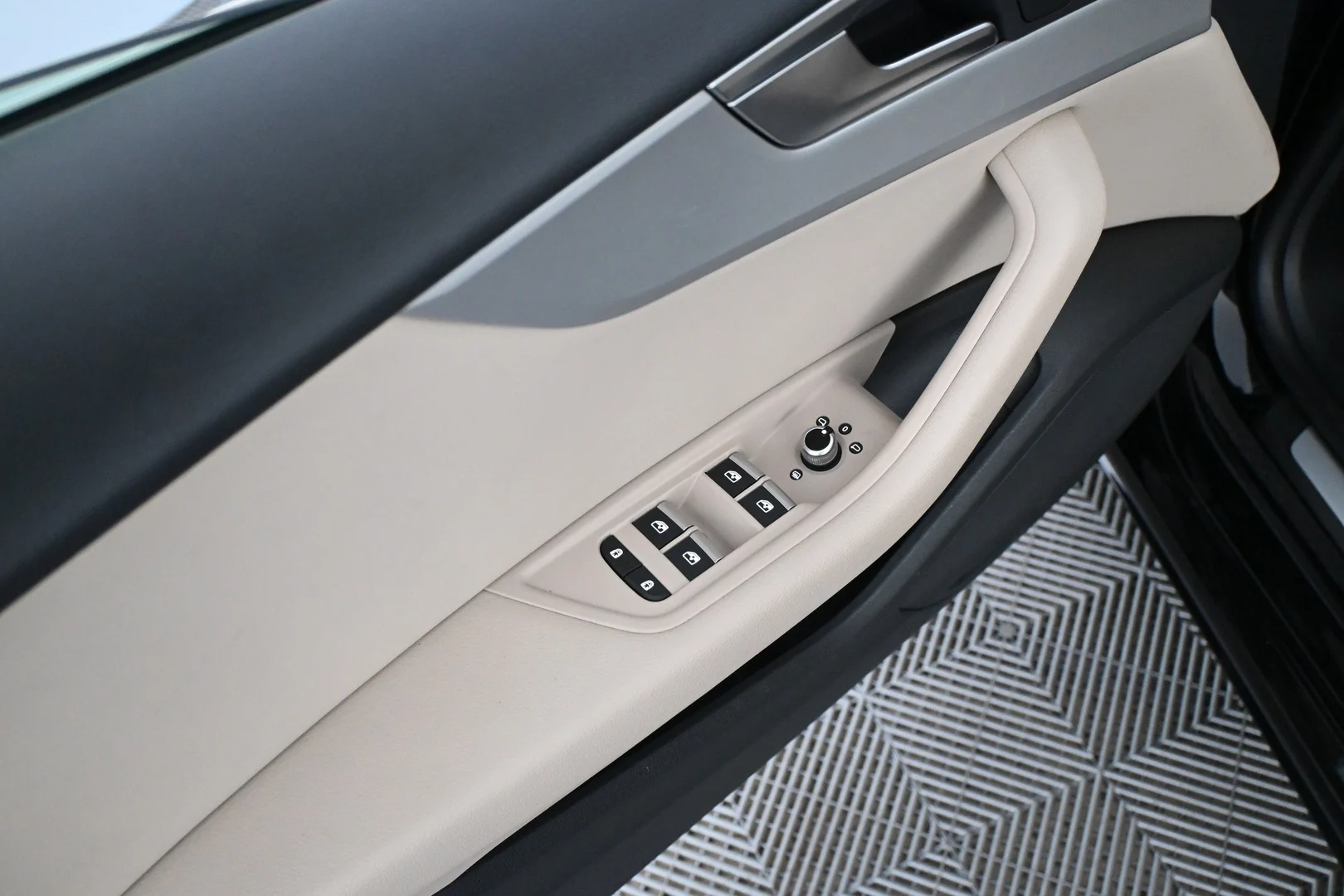 Car Image - 1Mpar57Bm4EUOhXoRNGDjL