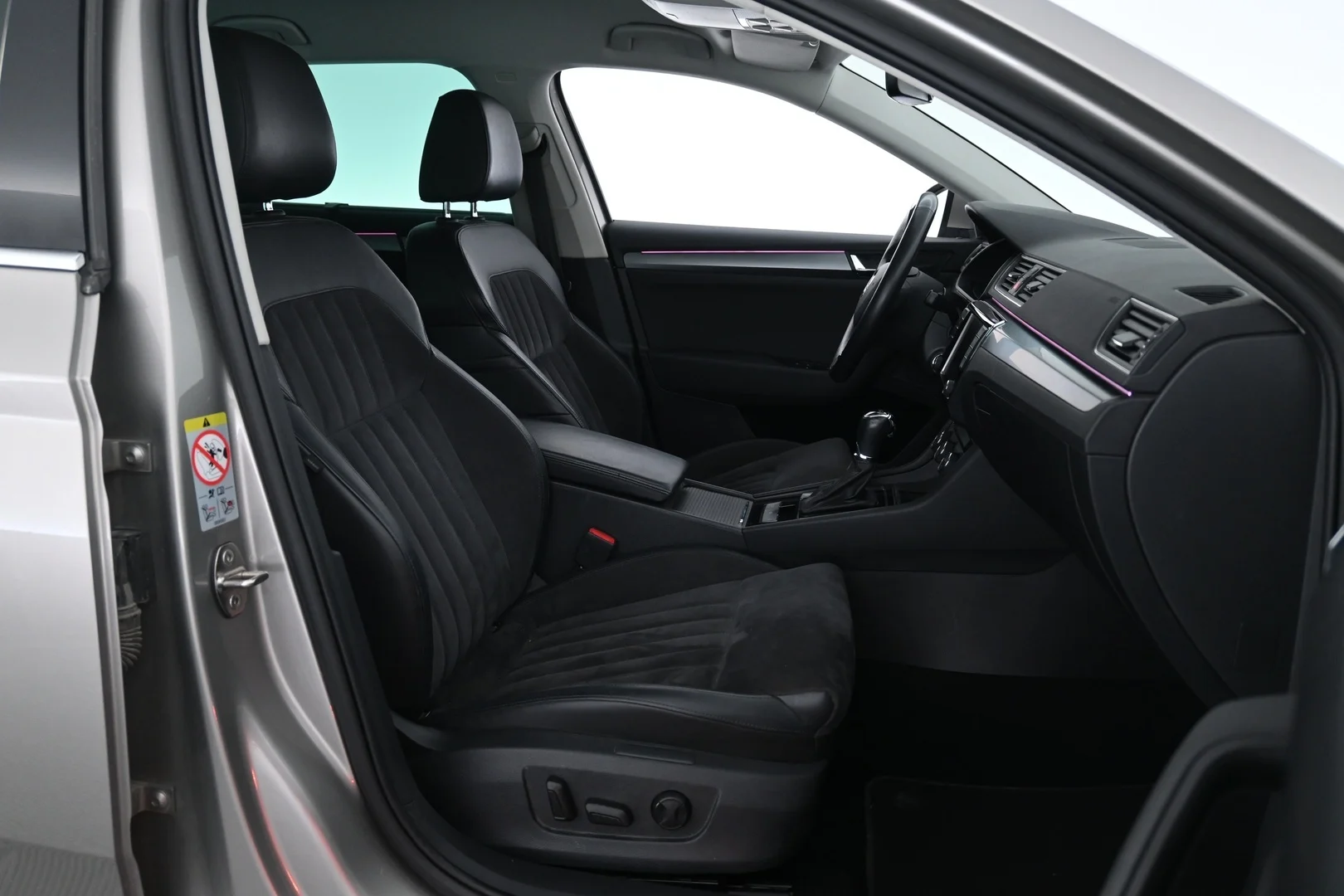 Car Image - 7aonO8mzbwZclfuSqIDcDe