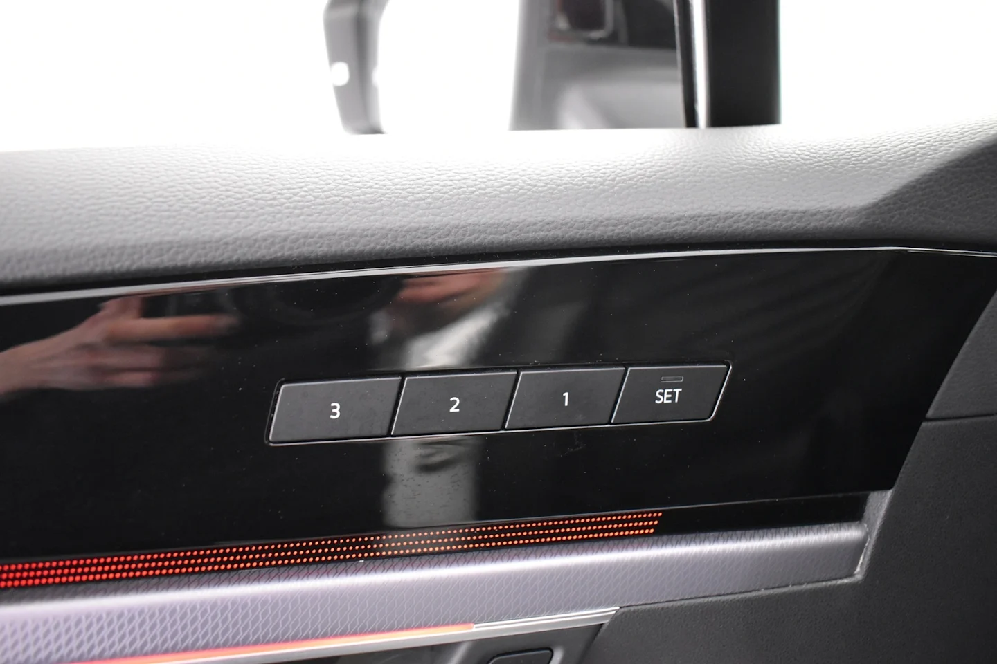 Car Image - 3XJna00QLG9JqGozEyZD39
