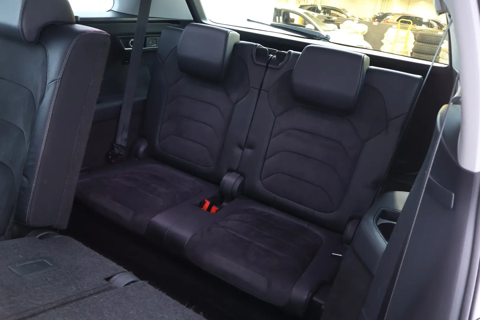 Car Image - 2b6kBY70QkFXrlary0dVQG