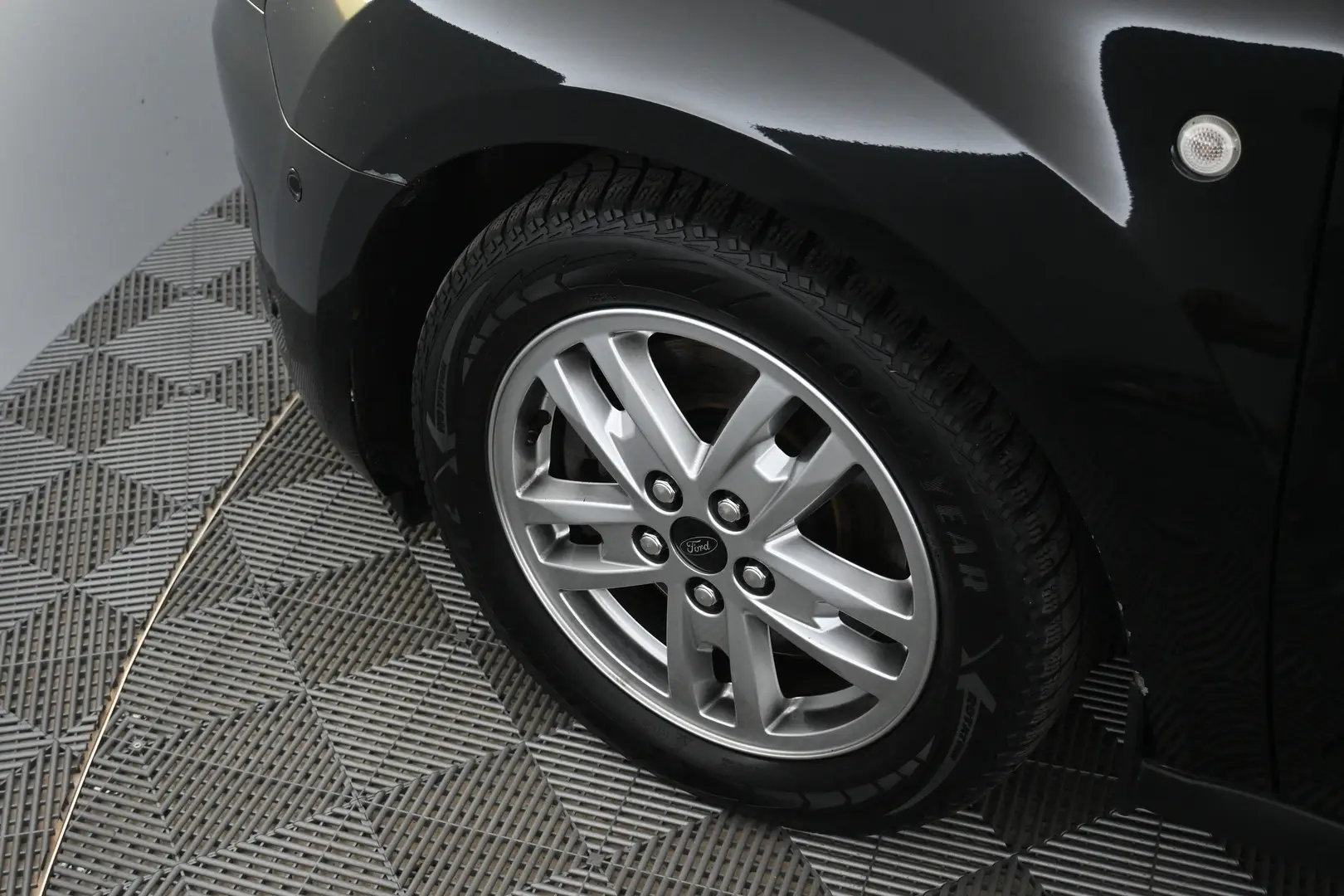 Car Image - 2J003JgOxcwxxtTTQqQmKE