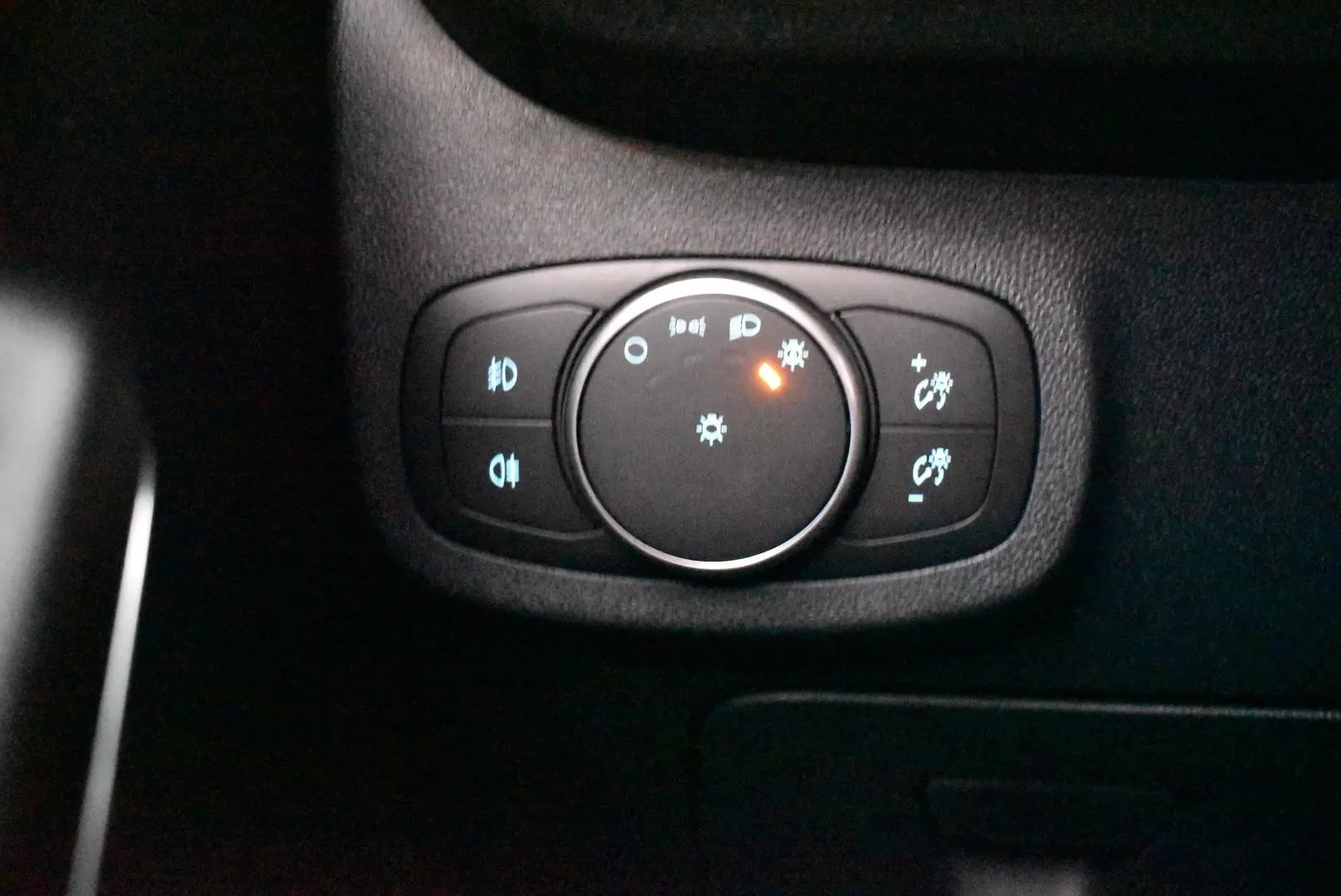 Car Image - 65WYmZpbHFZVzUp31zrTQV