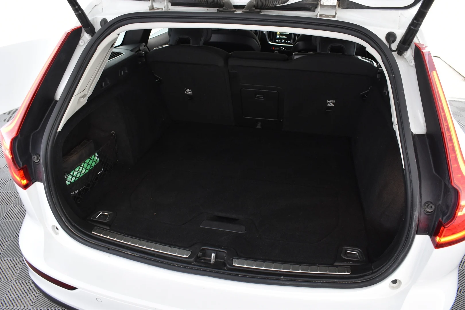 Car Image - 4Z6lBZXp1iOCmzx2N2H0xU