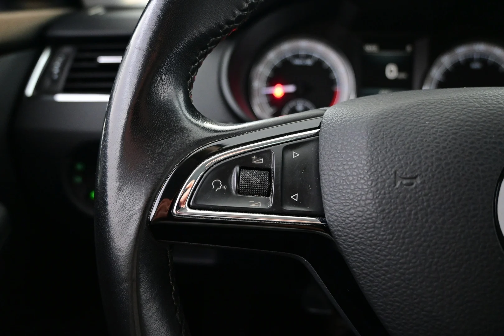 Car Image - 2mwVDo6OSKvbIle1Xyd551