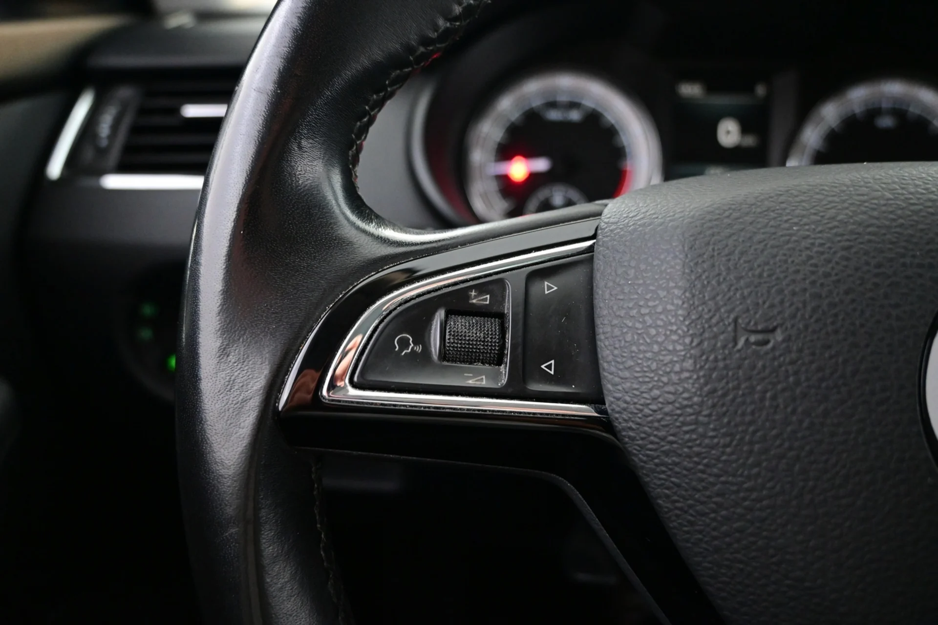 Car Image - 2mwVDo6OSKvbIle1Xyd551