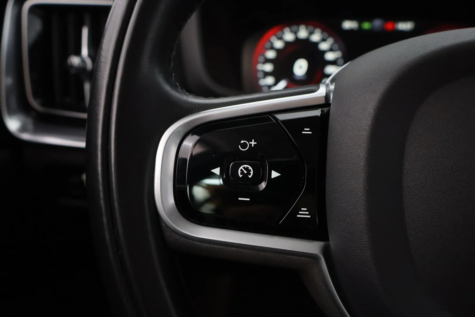 Car Image - 4vkeOyu7VrIBvfNCV3dFZo