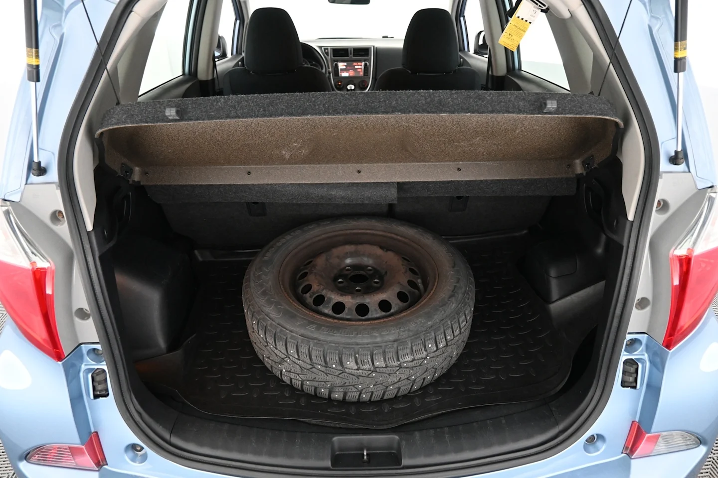 Car Image - 102m9H8HpcrtDeaxpiWeiK