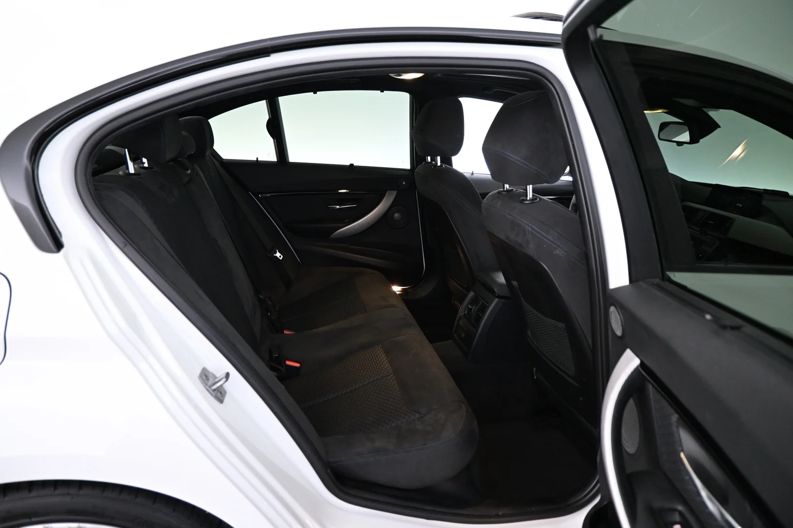 Car Image - PYsiOOg3BFKT5N8Dm6I9v