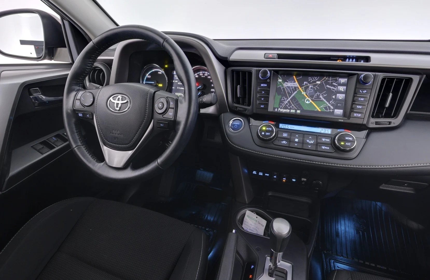 Car Image - RyOYXlLZwPC0aTGEDP7xU