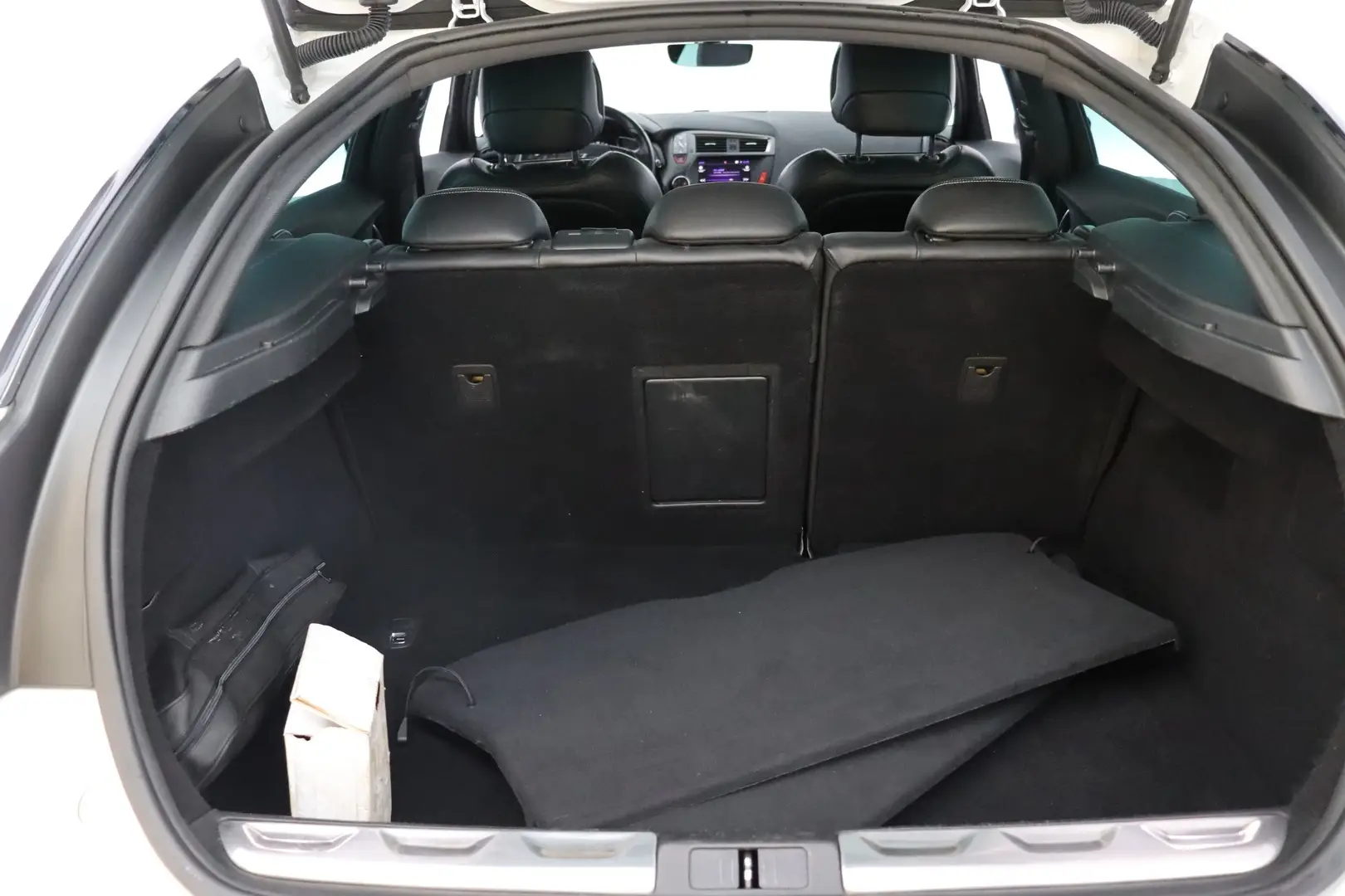 Car Image - 4lCrs1tBixFN2QY9NtDjpE