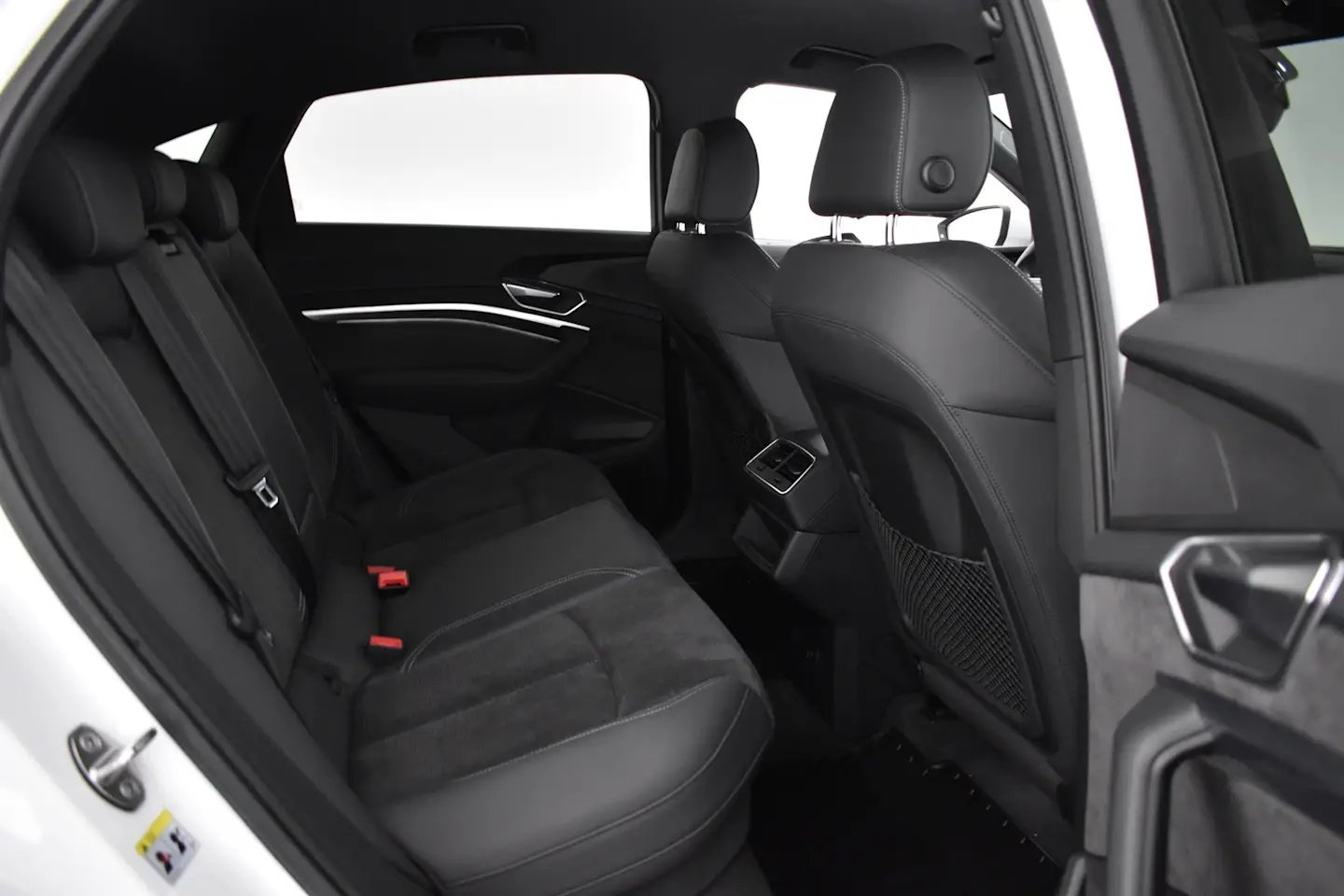 Car Image - e4fNXlC7rOXjMswDuLBOS
