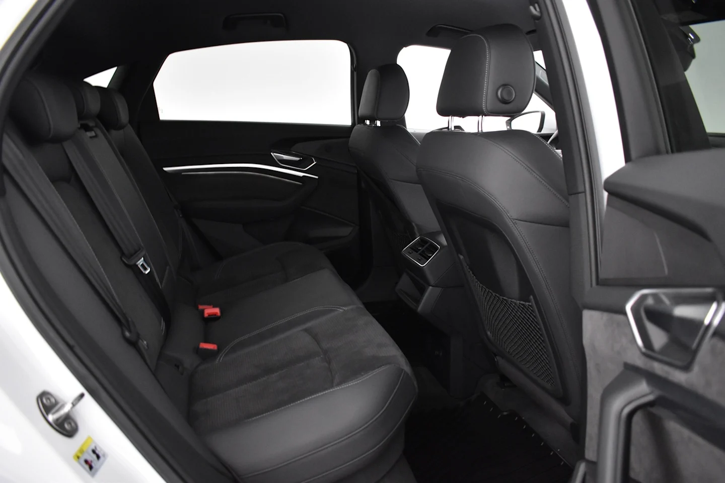 Car Image - e4fNXlC7rOXjMswDuLBOS