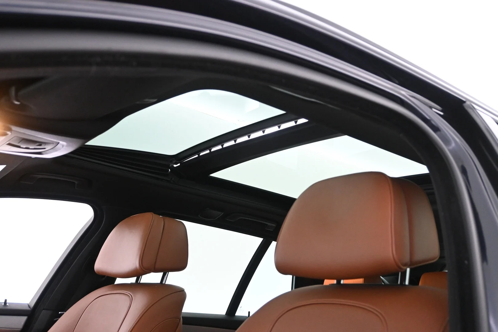 Car Image - 5i5xBCiZtYeb37rc4Ht7dX