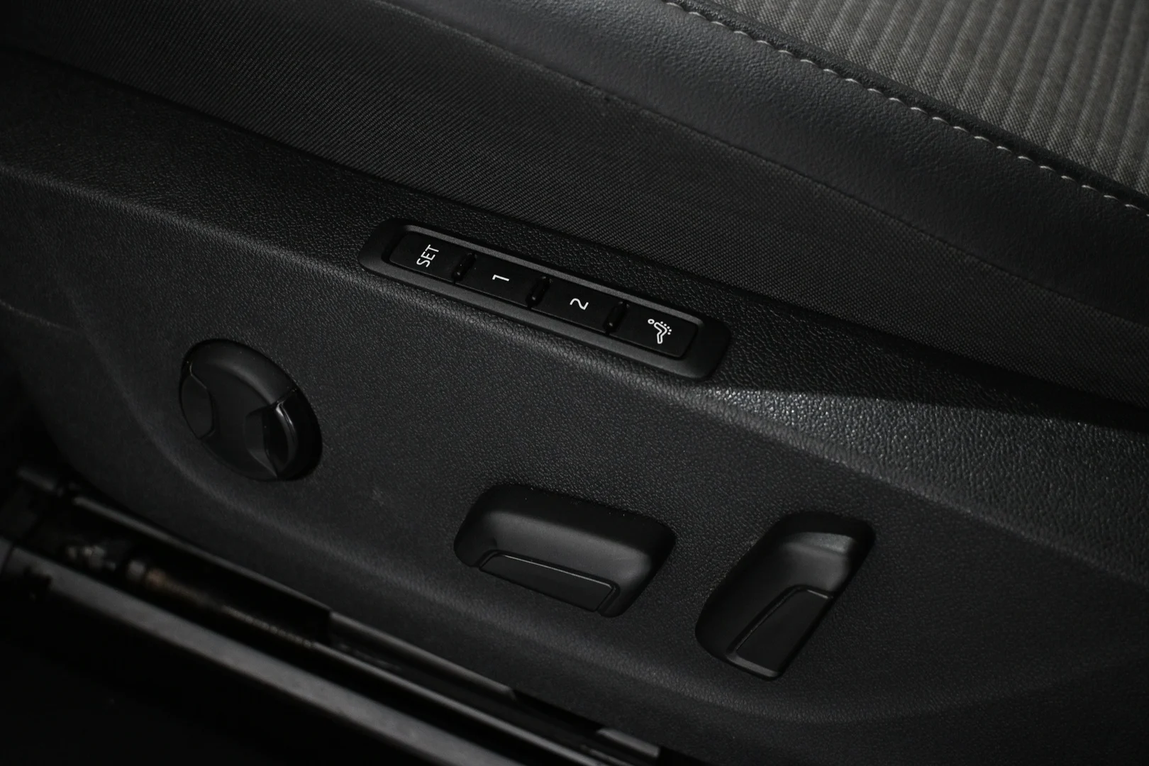 Car Image - 5gjLIMDUv9zB1XuEzxaeaS