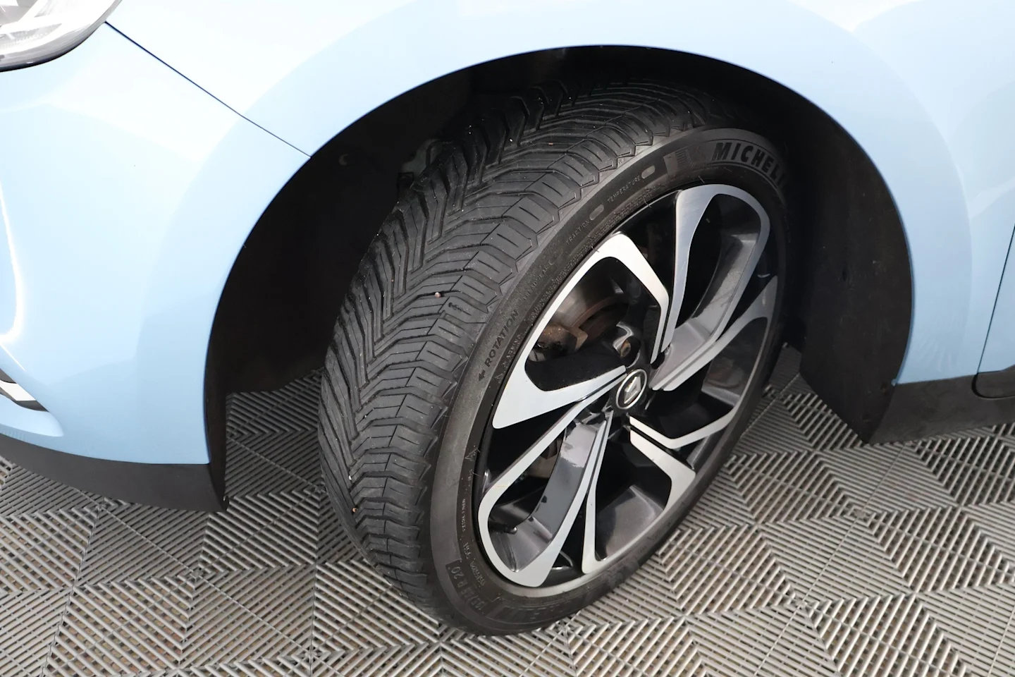 Car Image - FkRnbxb06chVx4R8wmGJx